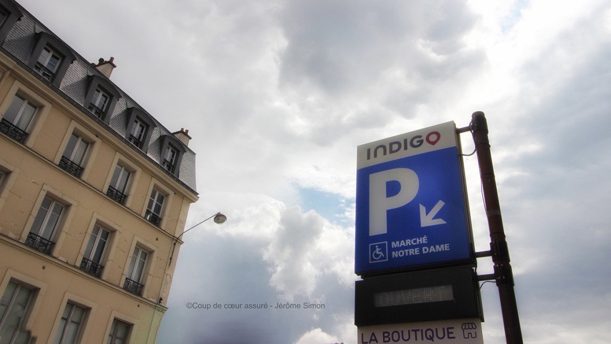 Un panneau de parking à Versailles