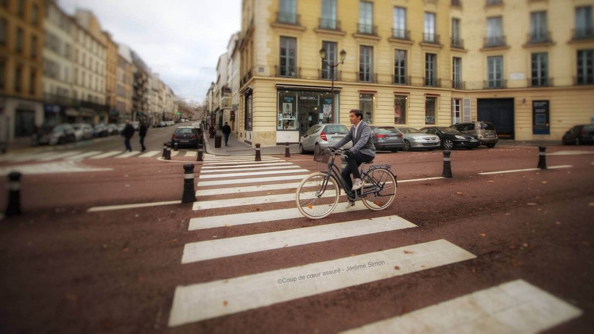 un cycliste dans le quartier Notre-Dame à Versailles